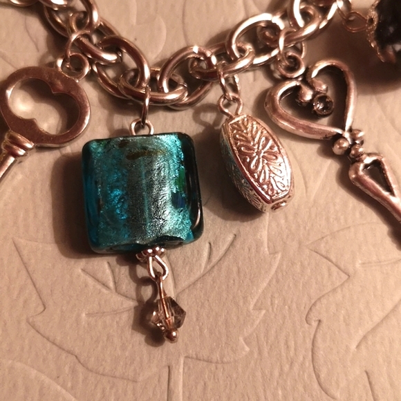 Handmade Glass and Keys charm bracelet - Picture 10 of 11